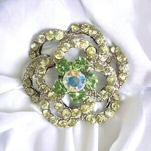 Vintage 60's Green‎ Crystal Aurora Borealis Flower Brooch Pin